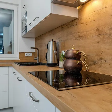 Free Parking I 2 Bedroom Kitchen & Terrace Apartmán