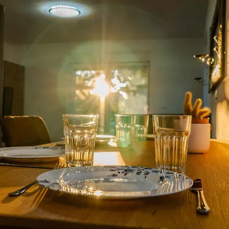 Apartmán Free Parking I 2 Bedroom Kitchen & Terrace